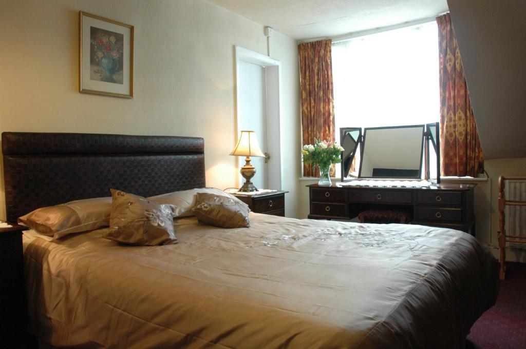 The Bebington Bed & Breakfast Room photo